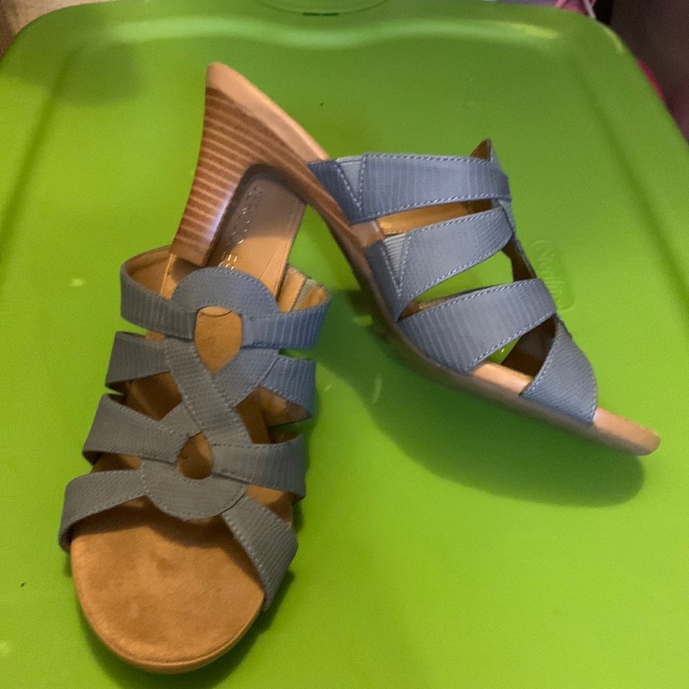 NWOT Aerosols slide sandals